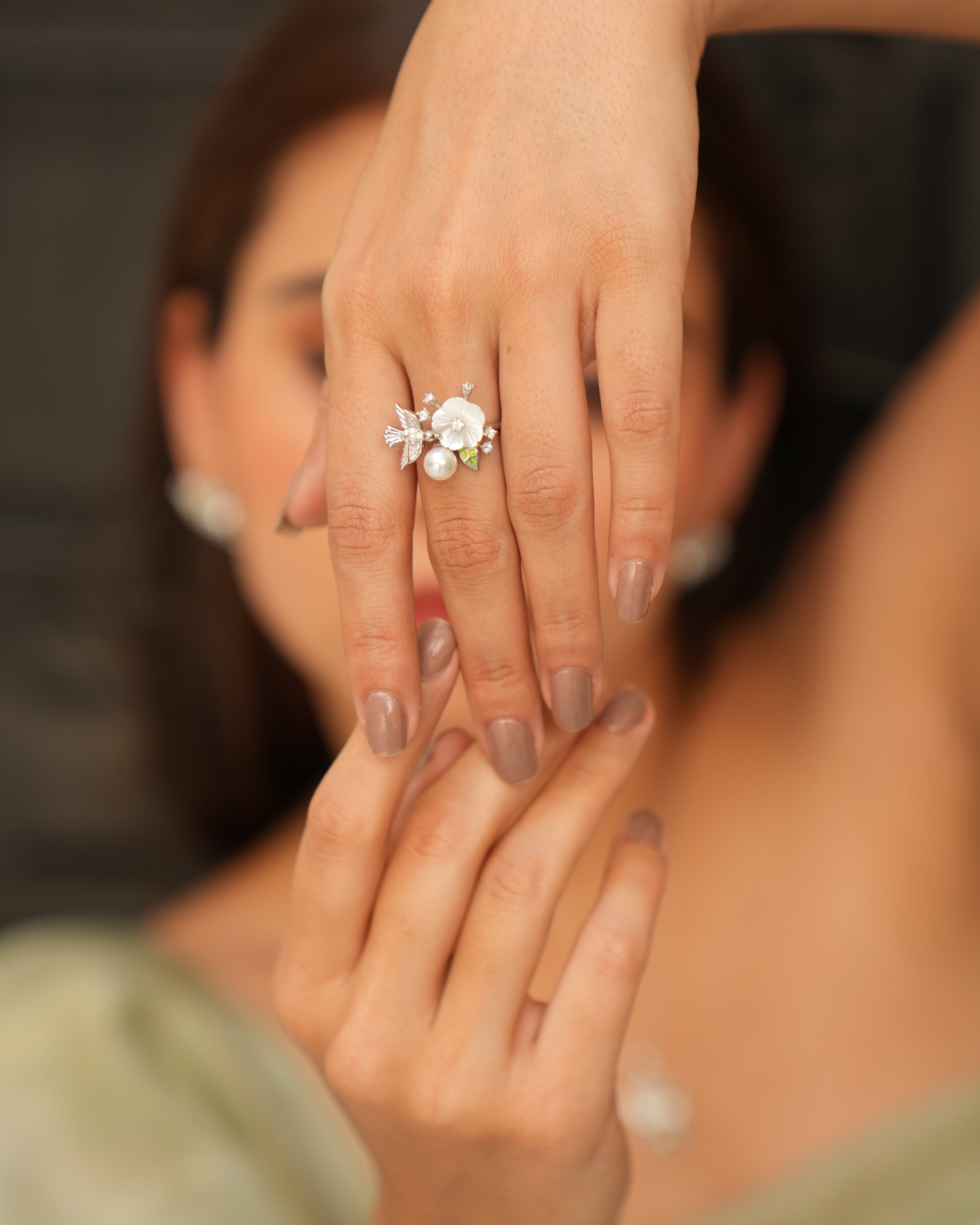 Aesthetic Floral Silver Pendant Set ( Pendant, Studs& Ring) with Mother of Pearl